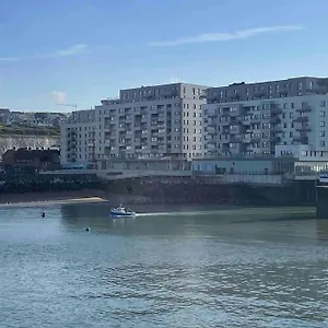 Comfortable Flat Close To The Brighton